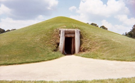 #post_3002 The low doorway into the Ocmulgee earth lodge, a “mound with a central chamber.” (Photo © 2004, Gary C. Daniels)