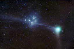 The comet Macholz passes near the Pleiades.